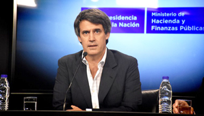 Prat Gay aseguró que aumentaron empleos y salarios Prat Gay aseguró que aumentaron empleos y salarios