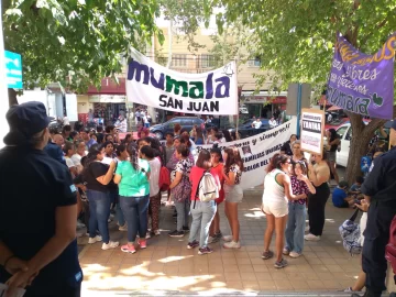 Vigilia y encendido pedido de justicia por el femicidio de Yanina Pérez