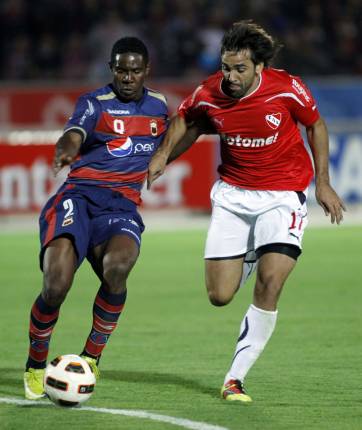 El Rojo perdió, sufrió pero clasificó para la Copa en Quito El Rojo perdió, sufrió pero clasificó para la Copa en Quito