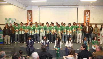 Sportivo presentó su plantel, cuerpo técnico e indumentaria Sportivo presentó su plantel, cuerpo técnico e indumentaria