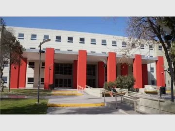 Con su auto encerró a una bici y se dio a la fuga: el ciclista terminó fracturado Con su auto encerró a una bici y se dio a la fuga: el ciclista terminó fracturado