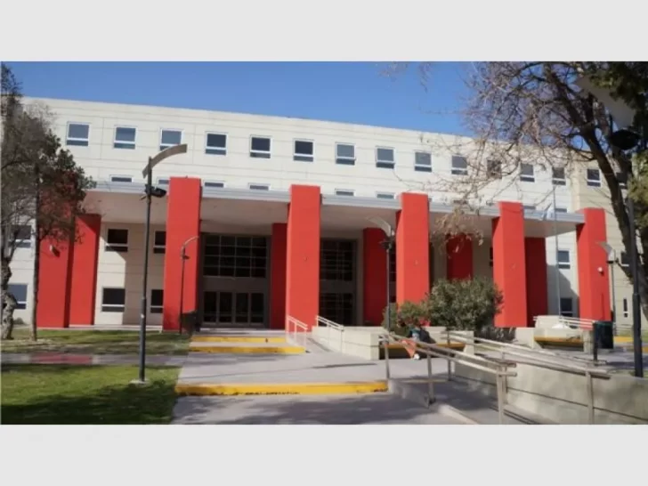 Con su auto encerró a una bici y se dio a la fuga: el ciclista terminó fracturado Con su auto encerró a una bici y se dio a la fuga: el ciclista terminó fracturado