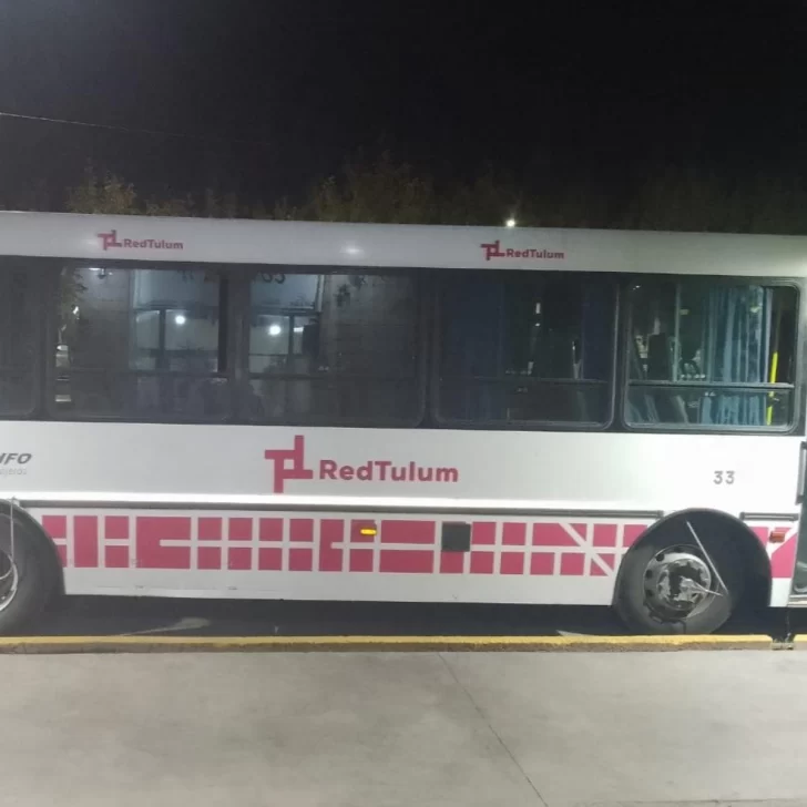 Un adolescente fue atropellado por un micro y el chofer decidió llevarlo hasta el hospital Un adolescente fue atropellado por un micro y el chofer decidió llevarlo hasta el hospital