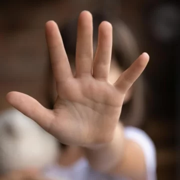 Manoseó a la hija de su pareja y le mostró sus genitales: lo condenaron pero zafó de la cárcel Manoseó a la hija de su pareja y le mostró sus genitales: lo condenaron pero zafó de la cárcel