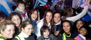 Caluroso recibimiento a las Águilas por el título obtenido en Francia Caluroso recibimiento a las Águilas por el título obtenido en Francia