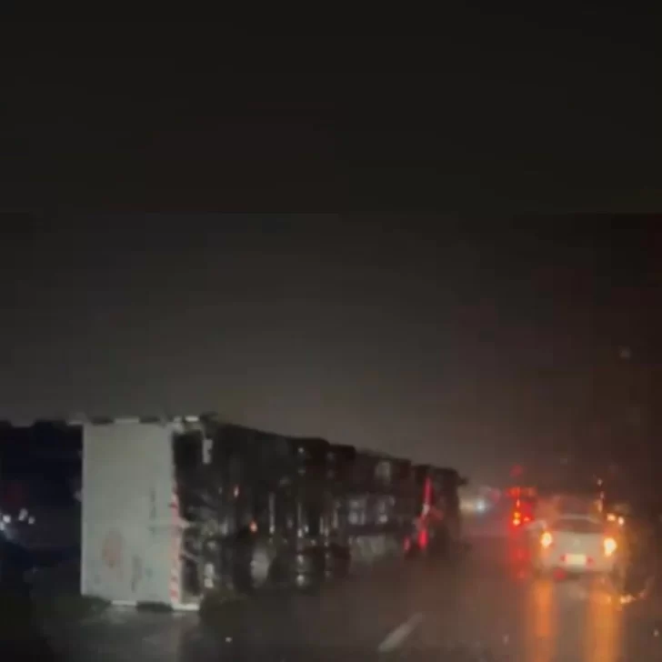 Camiones volcados, granizo y graves destrozos: el saldo que dejó la tormenta en varias partes del país Camiones volcados, granizo y graves destrozos: el saldo que dejó la tormenta en varias partes del país
