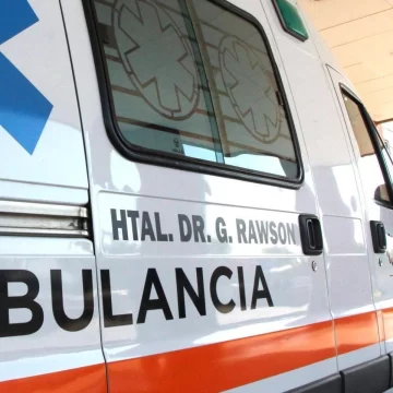Una mujer fue hospitalizada después de ser embestida por un auto cuando circulaba en bicicleta Una mujer fue hospitalizada después de ser embestida por un auto cuando circulaba en bicicleta