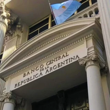 Tensión cambiaria: el dólar oficial tocó el techo de la banda y cerró en $1.485 Tensión cambiaria: el dólar oficial tocó el techo de la banda y cerró en $1.485