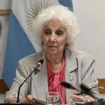 Estela de Carlotto repudió la foto de Milei con la consigna Nunca Más Estela de Carlotto repudió la foto de Milei con la consigna Nunca Más