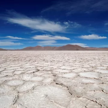Catamarca: ordenan paralizar la extracción de litio tras la queja de un cacique porque un río se secó