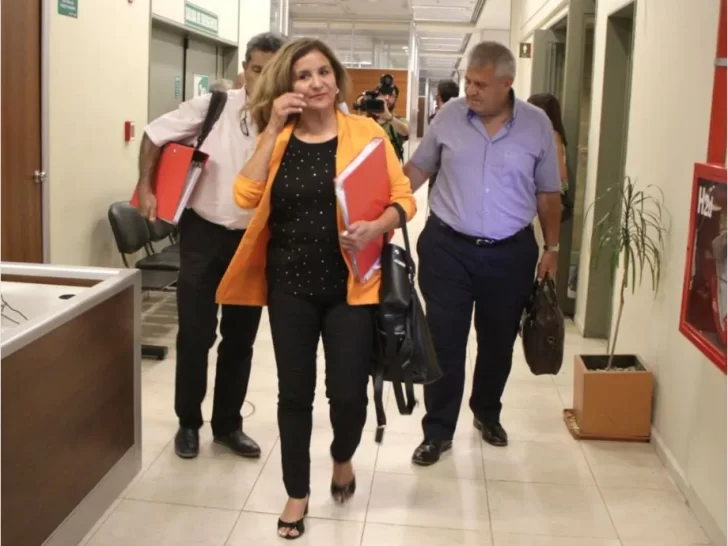 Los docentes no aceptaron dos ofertas de suba y discutían una tercera anoche Los docentes no aceptaron dos ofertas de suba y discutían una tercera anoche