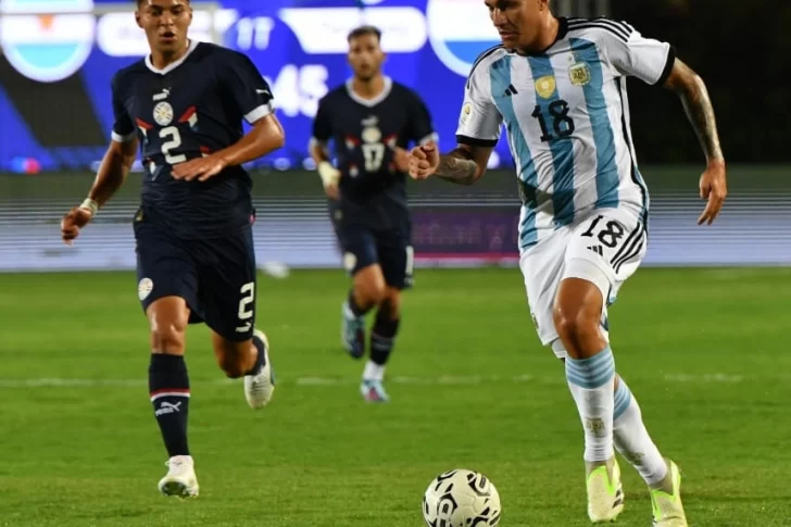 Argentina salvó un empate ante los paraguayos