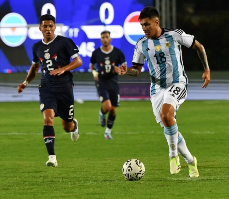 Argentina salvó un empate ante los paraguayos