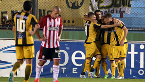 Estudiantes lo dio vuelta en el final y le ganó a Santamarina Estudiantes lo dio vuelta en el final y le ganó a Santamarina