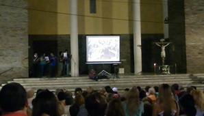 Una multitud presenció el Vía Crucis en la Catedral Una multitud presenció el Vía Crucis en la Catedral
