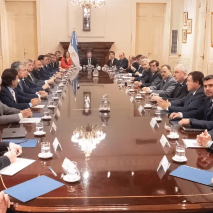 Finalmente, el Gobierno convocará a los gobernadores por etapas para discutir el Pacto de Mayo Finalmente, el Gobierno convocará a los gobernadores por etapas para discutir el Pacto de Mayo