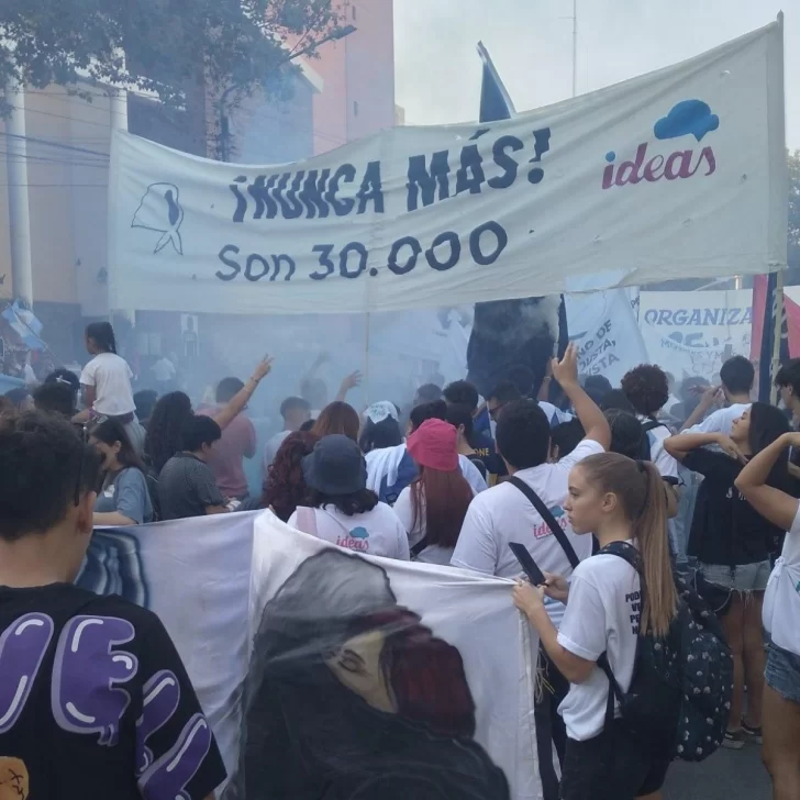 A 48 años del último golpe militar: la marcha en San Juan apuntó contra el gobierno nacional A 48 años del último golpe militar: la marcha en San Juan apuntó contra el gobierno nacional