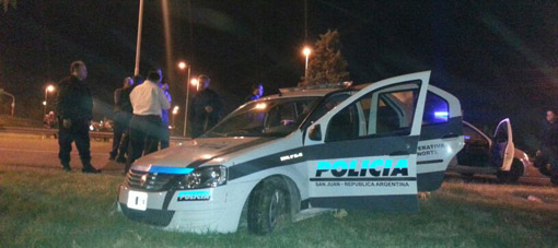 Cinematográfico accidente en Pocito dejó como saldo un niño muerto y tres policías heridos Cinematográfico accidente en Pocito dejó como saldo un niño muerto y tres policías heridos