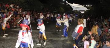 Rawson se vistió de fiesta para que una multitud festeje el Carnaval Rawson se vistió de fiesta para que una multitud festeje el Carnaval