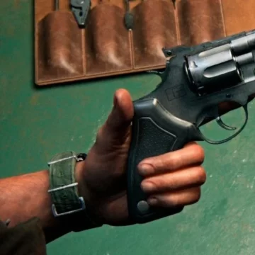 Lo divisaron corriendo de manera sospechosa y le secuestraron un arma de fuego Lo divisaron corriendo de manera sospechosa y le secuestraron un arma de fuego