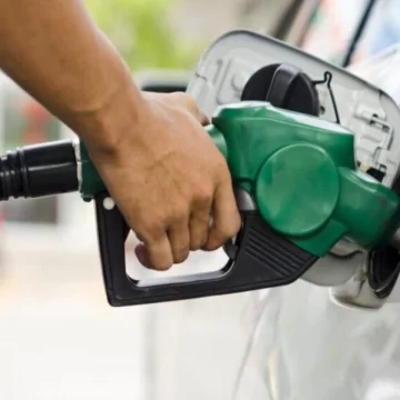 Combustibles: la caída del 30% en el consumo obligó a que muchos automovilistas migren de la Premium a la Súper