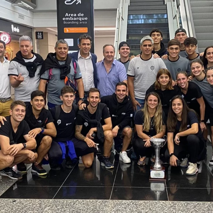 Tras conseguir la triple corona en Colombia, los seleccionados arribaron a San Juan Tras conseguir la triple corona en Colombia, los seleccionados arribaron a San Juan