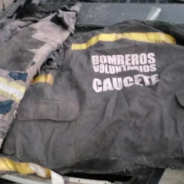 Bomberos Voluntarios cuidan autos y ponen plata de sus bolsillos para comprar insumos Bomberos Voluntarios cuidan autos y ponen plata de sus bolsillos para comprar insumos