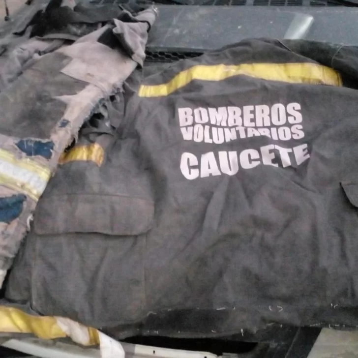 Bomberos Voluntarios cuidan autos y ponen plata de sus bolsillos para comprar insumos Bomberos Voluntarios cuidan autos y ponen plata de sus bolsillos para comprar insumos