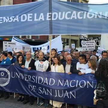 Más de 10 mil personas marchan en defensa de la educación pública en San Juan