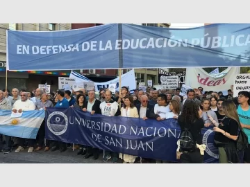 Más de 10.000 personas marcharon en defensa de la educación pública en San Juan