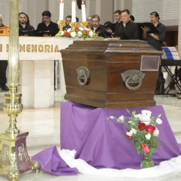 En una emotiva ceremonia, trasladaron a la Catedral las cenizas de las víctimas del terremoto del ´44 En una emotiva ceremonia, trasladaron a la Catedral las cenizas de las víctimas del terremoto del ´44