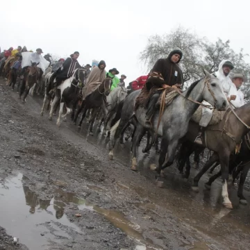 En 10 fotos, cómo trascurrió la Cabalgata de la Fe en el frío y lluvioso sábado En 10 fotos, cómo trascurrió la Cabalgata de la Fe en el frío y lluvioso sábado