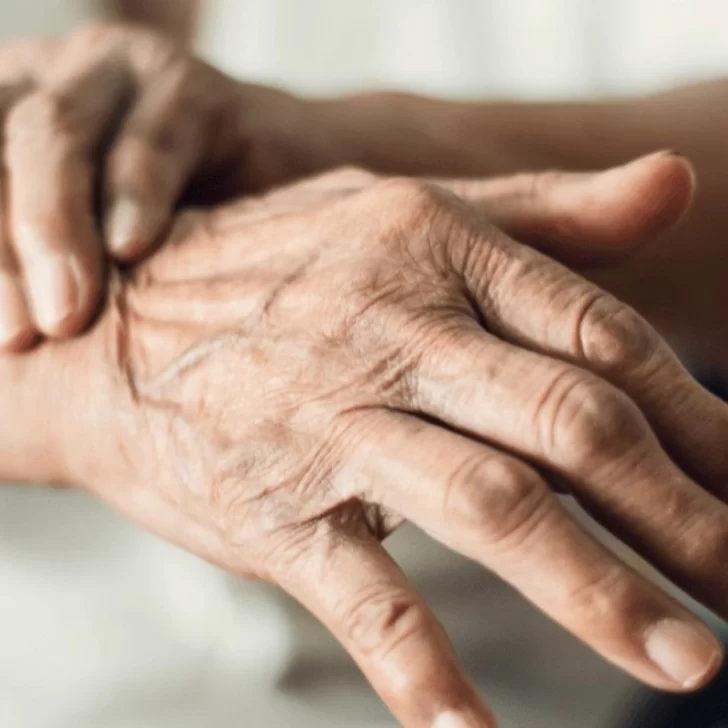 Día Mundial del Parkinson: los 10 signos de alerta temprana y cuándo acudir a la consulta
