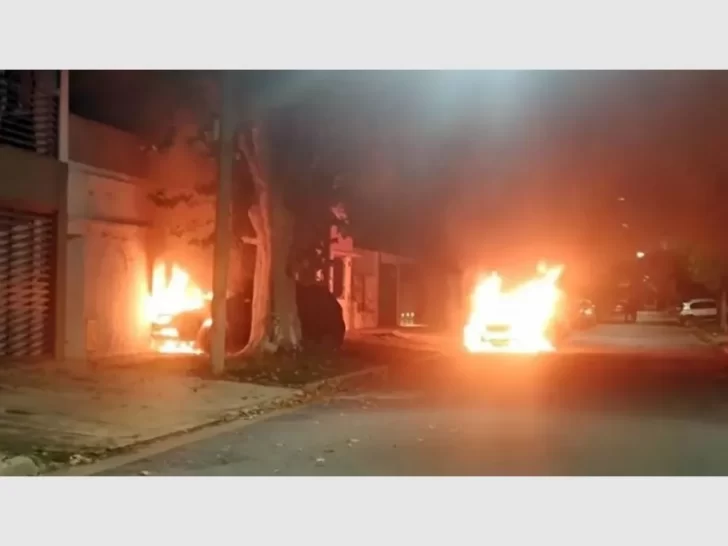 Madrugada de terror en Rosario: prendieron fuego 13 autos y dejaron amenazas contra Bullrich