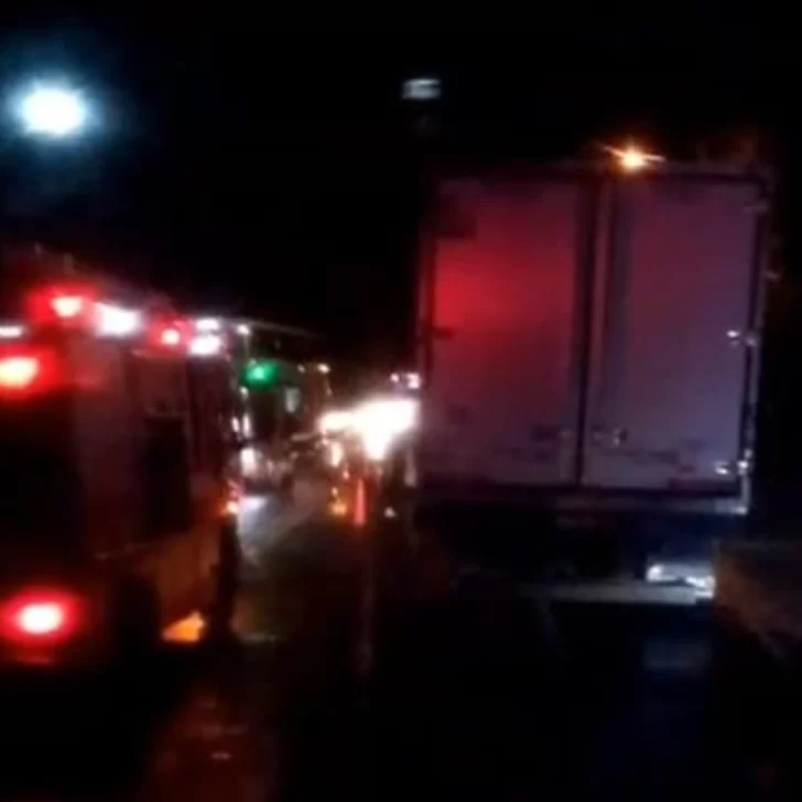 Tres vehículos involucrados en un fuerte choque sobre Ruta 20, al menos tres heridos Tres vehículos involucrados en un fuerte choque sobre Ruta 20, al menos tres heridos