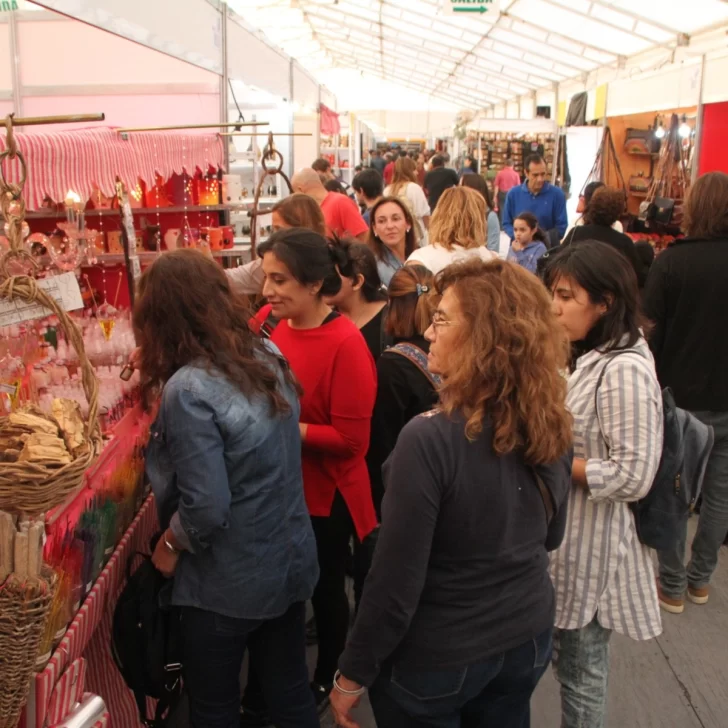 Con expositores de todo el país y de Chile, Bolivia, Paraguay y Uruguay, comienza la Feria de las Artesanías