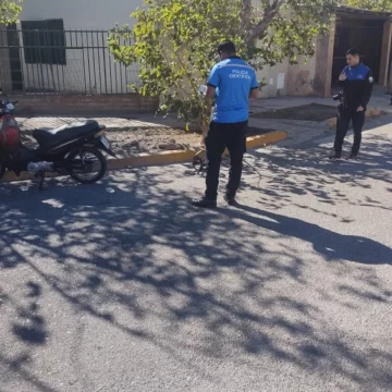 Automovilista hizo un giro y embistió a un motociclista, que terminó con un brazo fracturado Automovilista hizo un giro y embistió a un motociclista, que terminó con un brazo fracturado