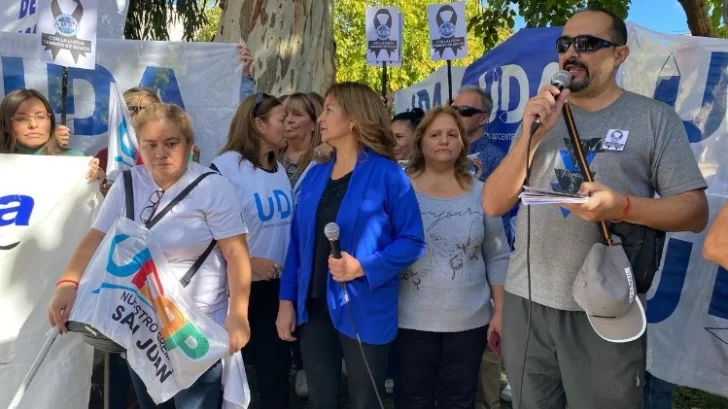 Paro en San Juan: docentes se concentraron en el Centro Cívico y marcharon por la ciudad Paro en San Juan: docentes se concentraron en el Centro Cívico y marcharon por la ciudad