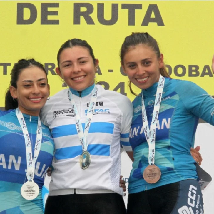 Las chicas sub-23 en el podio Las chicas sub-23 en el podio