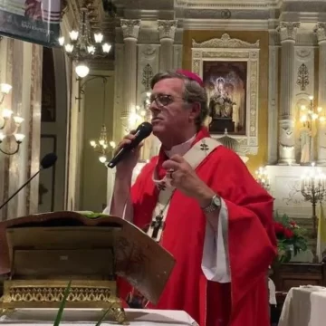 “Muchachos, no se aumenten los sueldos”, se quejó la Iglesia “Muchachos, no se aumenten los sueldos”, se quejó la Iglesia