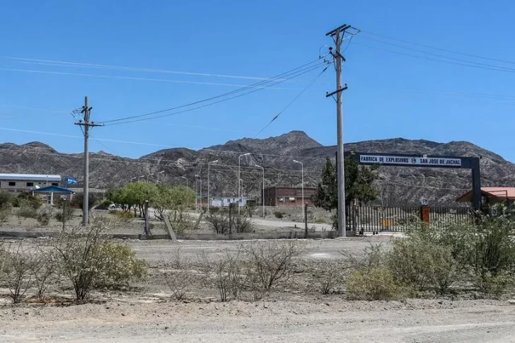 Estudian alternativas para que no cierre la fábrica de explosivos