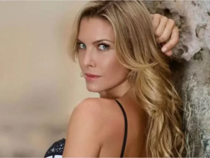 Sofía Zámolo, con bikini colaless ultra ceñida Sofía Zámolo, con bikini colaless ultra ceñida