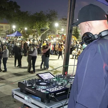 Bailar pegados es bailar… Bailar pegados es bailar…