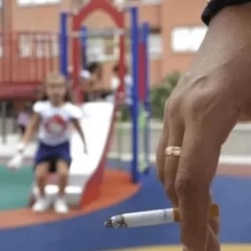 Mendoza da un paso clave y prohíbe fumar en plazas, parques y cerca de las escuelas Mendoza da un paso clave y prohíbe fumar en plazas, parques y cerca de las escuelas