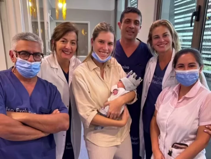 El hijo de Alejandro Fantino y Coni Mosqueira recibió el alta El hijo de Alejandro Fantino y Coni Mosqueira recibió el alta