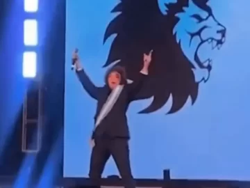 La desopilante imitación de Fátima Florez a tras la separación: “¡Estoy soltero!” La desopilante imitación de Fátima Florez a tras la separación: “¡Estoy soltero!”