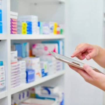 El titular del PAMI aseguró que los jubilados que no puedan pagar medicamentos “los van a recibir con asistencia social” El titular del PAMI aseguró que los jubilados que no puedan pagar medicamentos “los van a recibir con asistencia social”