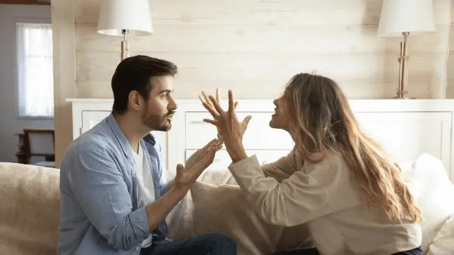 4 errores que cometen las parejas al hablar de plata
