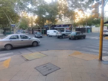 Caos: sin semáforos en varias esquinas del microcentro sanjuanino Caos: sin semáforos en varias esquinas del microcentro sanjuanino