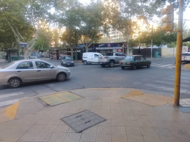 Caos: sin semáforos en varias esquinas del microcentro sanjuanino Caos: sin semáforos en varias esquinas del microcentro sanjuanino
